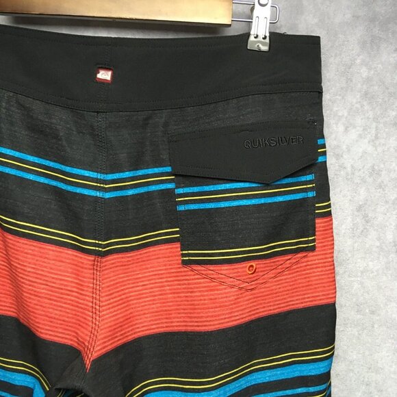 Quiksilver Men Board Shorts size 33 Swim Trunks Black Red Striped Stretch Suit - Picture 8 of 13